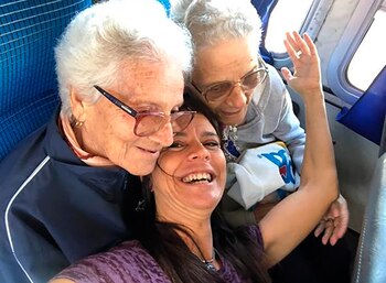 Rossana junto a "las Mellis"