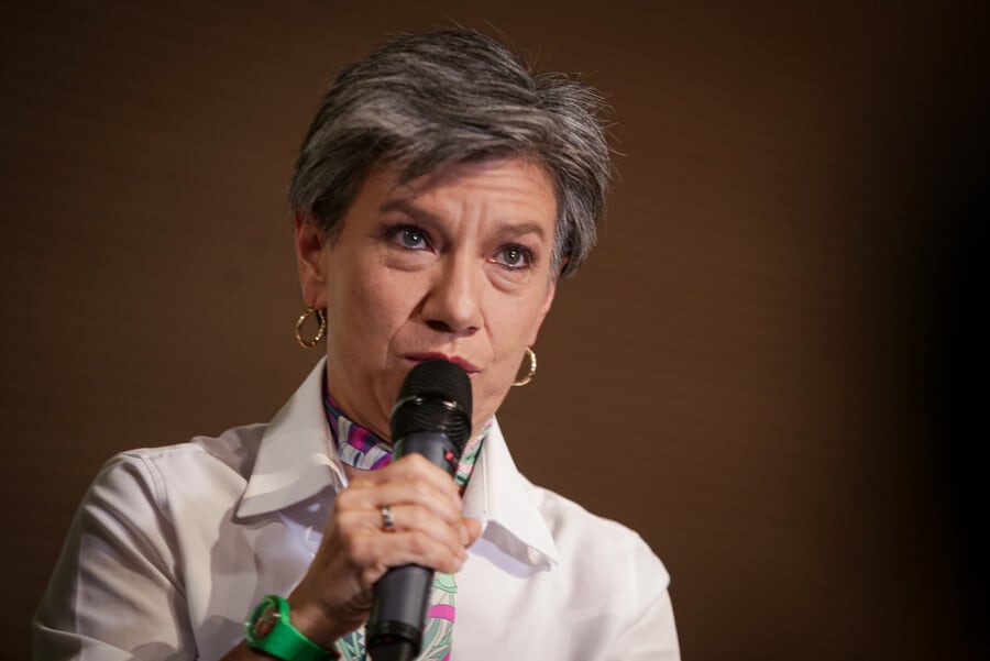 La visión de Clauidia López del conflicto armado se aleja de la insurgencia política tradicional y lo interpreta principalmente como una forma de criminalidad organizada - crédito Colprensa