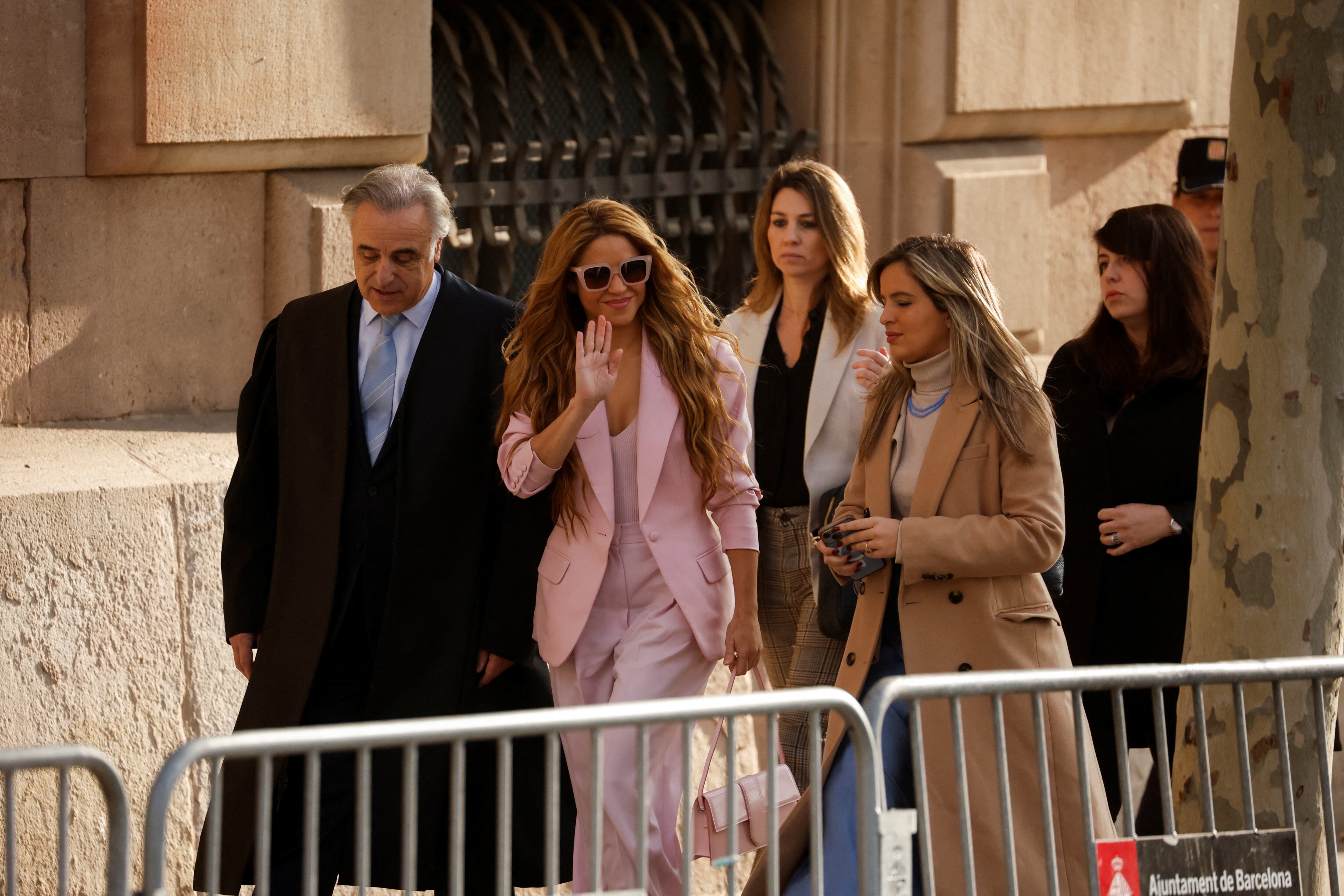 Shakira a punto de encontrarse con los abogados en Barcelona para su declaración al presunto fraude fiscal - crédito REUTERS/Albert Gea