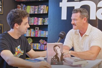 Luke Evans durante la entrevista