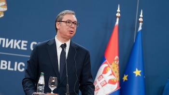 Vucic critica las políticas de Montenegro días antes del 20º aniversario de su independencia