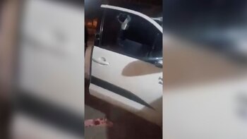 Le arrojaron una piedra a