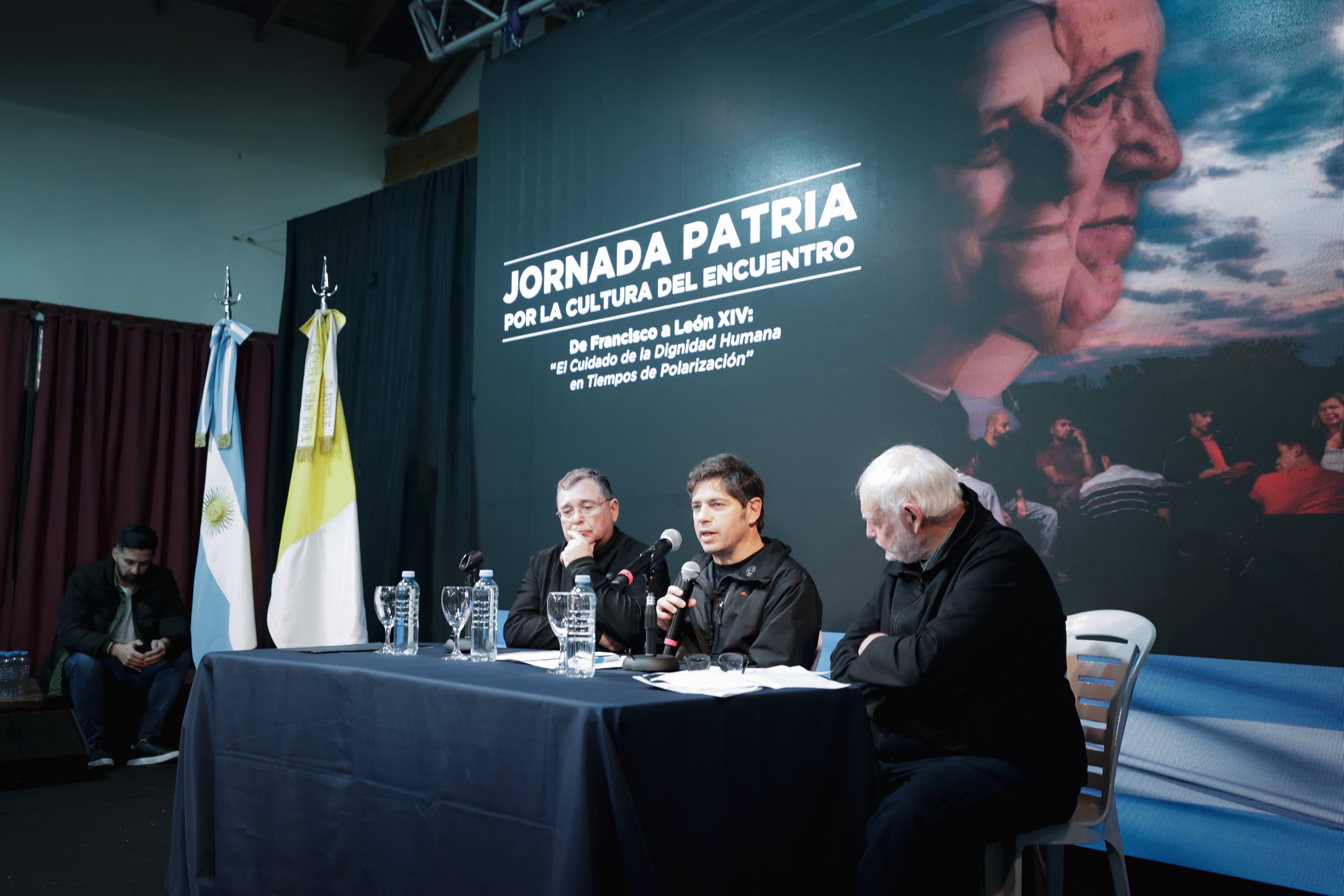 Kicillof destacó la importancia de fortalecer el diálogo y la solidaridad en contextos de crisis