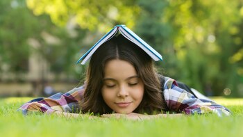 Descubre cómo la biblioterapia se