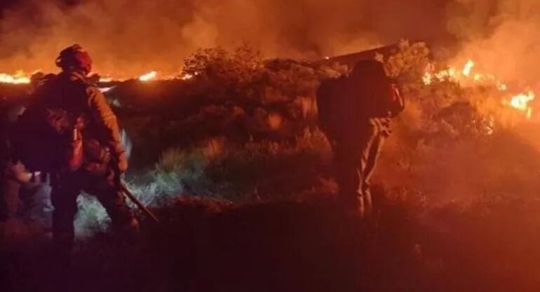 El incendio en Ranquilón afectó cerca de 3.800 hectáreas de matorral y pastizal, generando preocupación por su rápida expansión (LM Neuquén)