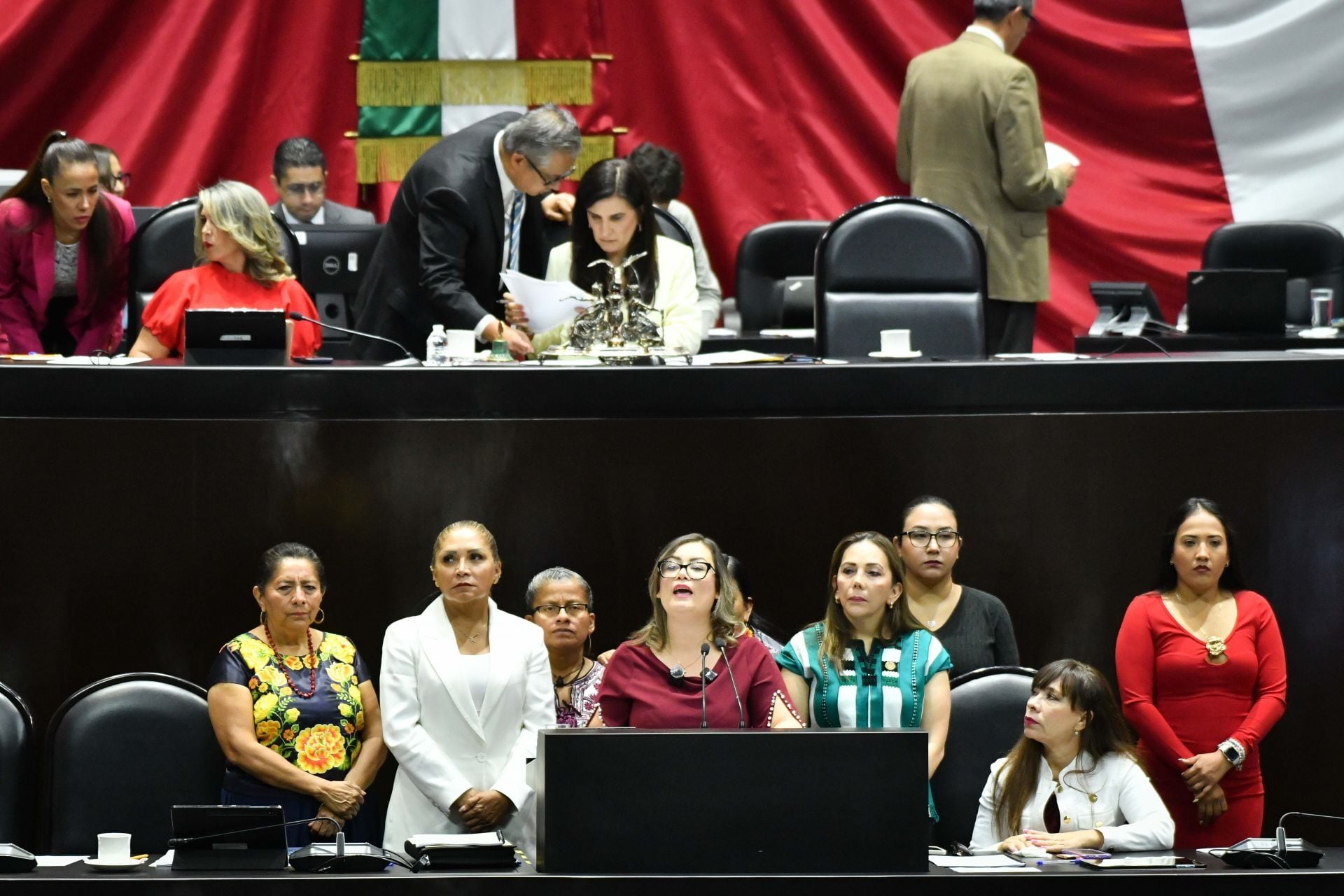CIUDAD DE MÉXICO, 21ABRIL2026.- Julieta Kristal Vences Valencia, diputada de Morena, fundamentó el dictamen de la Comisión de Puntos Constitucionales por el que se reforma el artículo 73 en materia de feminicidio el cual es discutido esta tarde en la Cámara de Diputados.FOTO: MARIO JASSO/CUARTOSCURO.COM