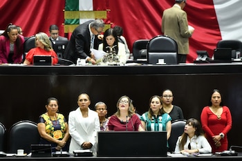 CIUDAD DE MÉXICO, 21ABRIL2026.- Julieta Kristal Vences Valencia, diputada de Morena, fundamentó el dictamen de la Comisión de Puntos Constitucionales por el que se reforma el artículo 73 en materia de feminicidio el cual es discutido esta tarde en la Cámara de Diputados.
FOTO: MARIO JASSO/CUARTOSCURO.COM