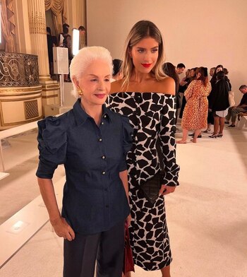 Laura Tobón con María Carolina