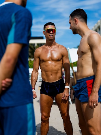 Cristiano Ronaldo lució su esbelta figura en la previa a su estreno en el Mundial 2026