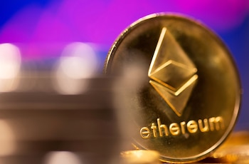 Representación de la criptomoneda Ether. (REUTERS)