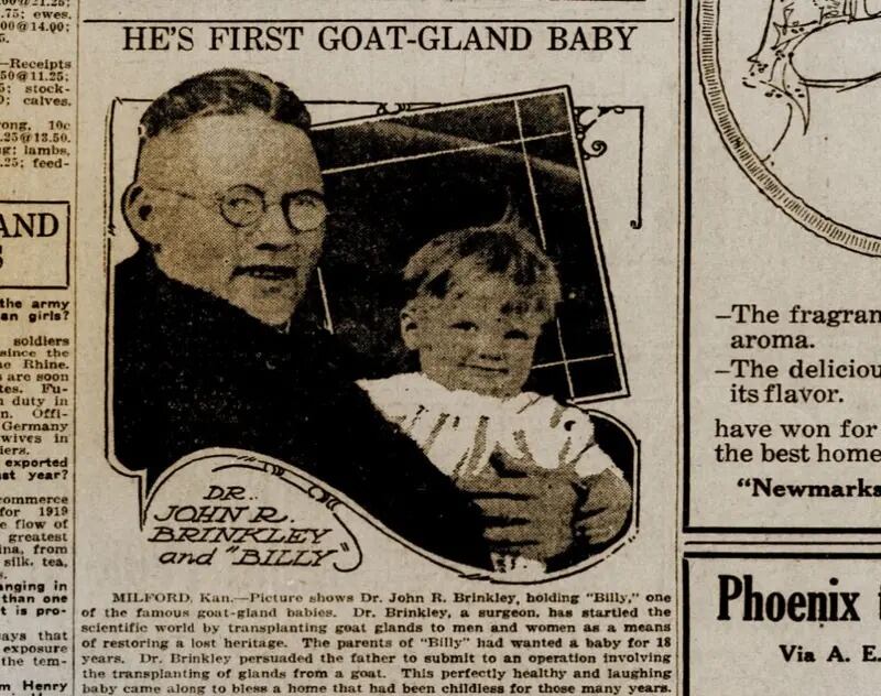 El doctor Brinkley posa orgulloso con Billy, el bebé que supuestamente nació gracias a los testículos de un macho cabrío, en el diario Arizona Republican, 1920 (Library of Congress)