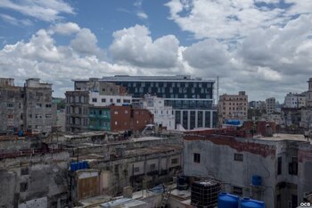 Edificios ruinosos en La Habana
