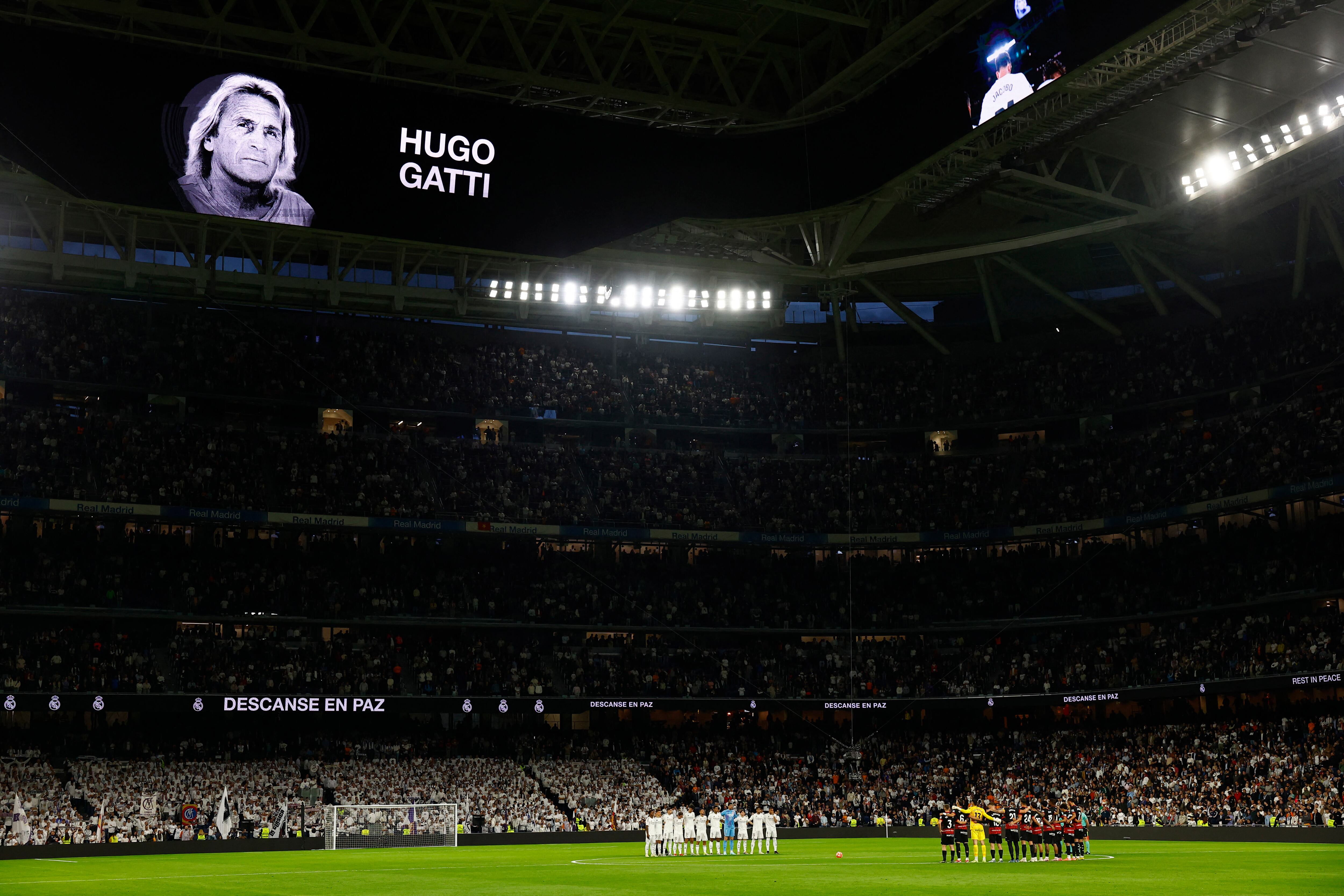 La imagen de Hugo Gatti en las pantallas gigantes del Santiago Bernabéu i (REUTERS/Susana Vera)