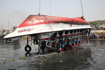 El ferry colisionó con un