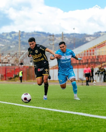 Alejandro Pósito – Julio César Uribe - Sporting Cristal – FC Cajamarca – Perú – deportes – 8 julio