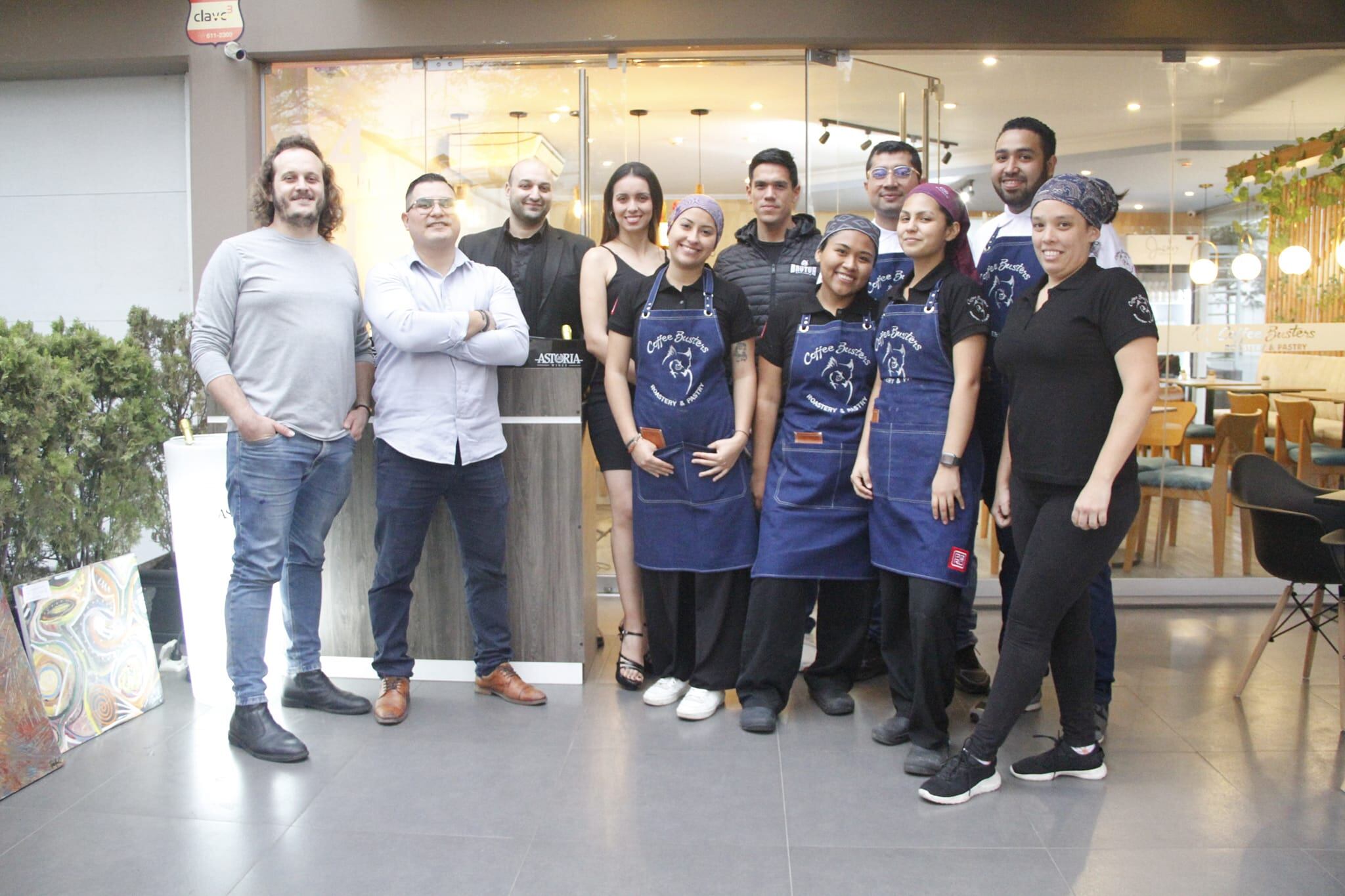 El convenio con Conadis permite que jóvenes de casas hogar del Inabif se capaciten en barismo y atención al cliente.