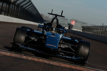 El frente del auto sobre