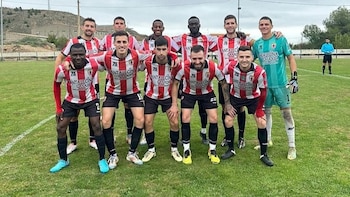 Los jugadores del Ontiñena CF