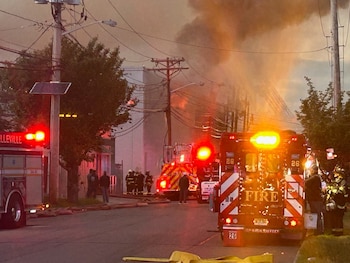 El cierre de escuelas en Belleville por un incendio afecta a cientos de familias hispanas en Nueva Jersey y obliga a suspender las clases presenciales