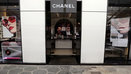 Las acciones de lujo cayeron y Chanel advirtió que se avecinan tiempos más difíciles