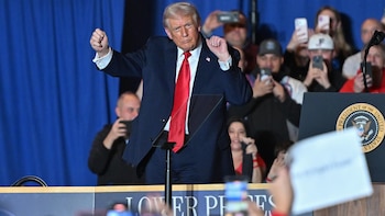 Trump presume del "excelente" dato