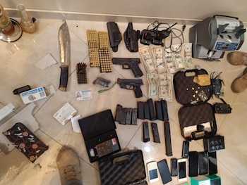 Las fuerzas del orden allanaron