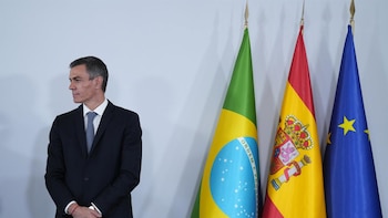 Sánchez carga contra el pacto PP-Vox que "traiciona" a Extremadura como tierra de migrantes y frena su desarrollo