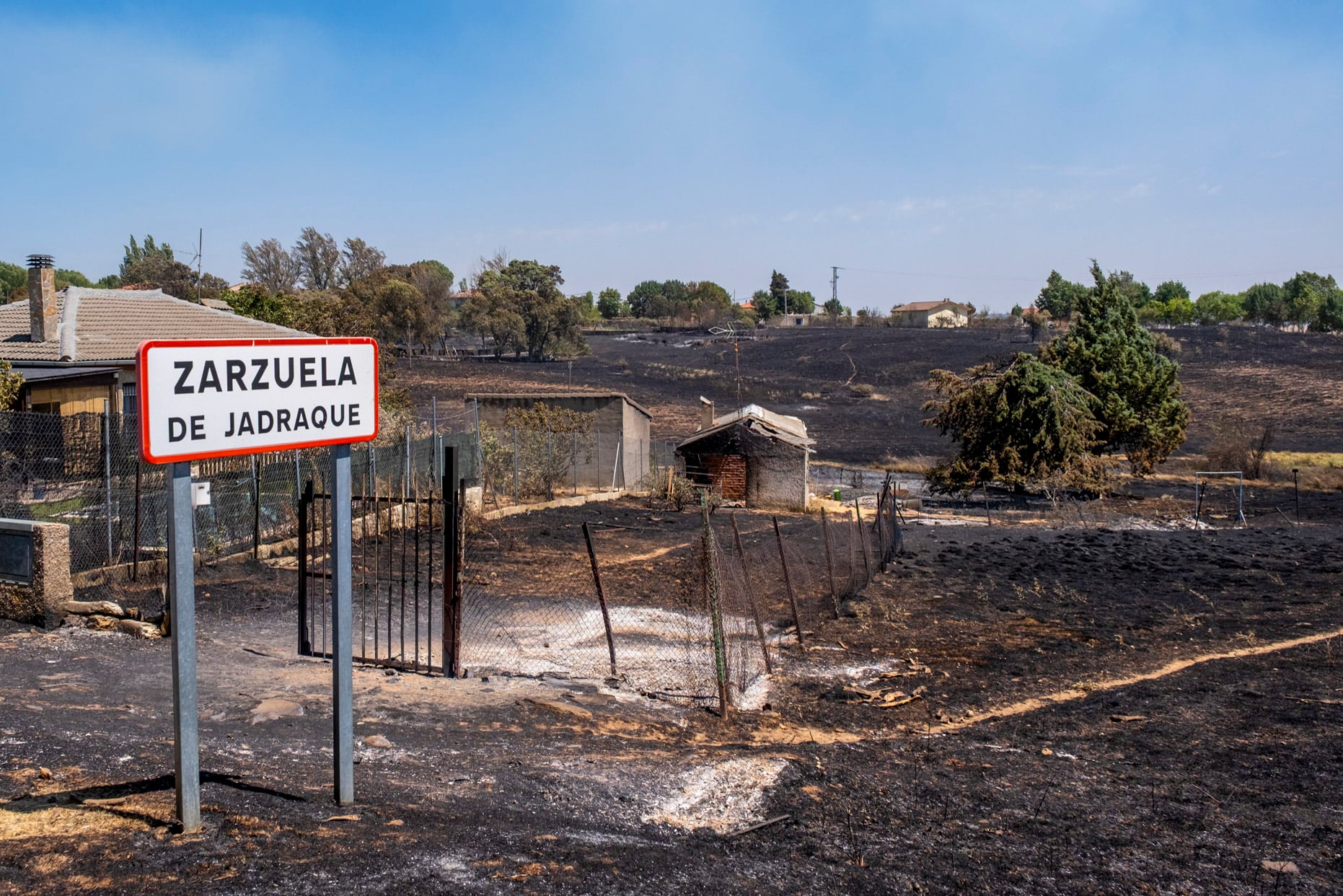 El trabajo durante la noche en el incendio de La Mierla (Guadalajara) consigue frenar el avance hacia Soria: se elevan a 29.000 las hectáreas calcinadas