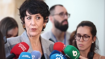 Elma Saiz contraataca a Feijóo con la hucha de las pensiones: de vaciarse hasta los 5.000 millones con el PP a cerrar 2026 con 20.000