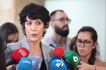 01/10/2026 La ministra de Inclusión, Seguridad Social y Migraciones, Elma Saiz, atiende a los medios tras finalizar la primera de las reuniones con las consejeras con competencias en materia migratoria del País Vasco y Castilla-La Mancha, a 1 de octubre de 2026, en Madrid (España).
POLITICA
Eduardo Parra - Europa Press