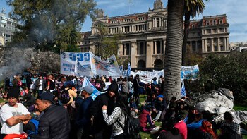 Movimientos populares oficialistas y piqueteros