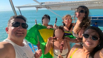 El helicóptero chocó contra la falda de un cerro, estalló tras el impacto y provocó un incendio en la vegetación - crédito Facebook