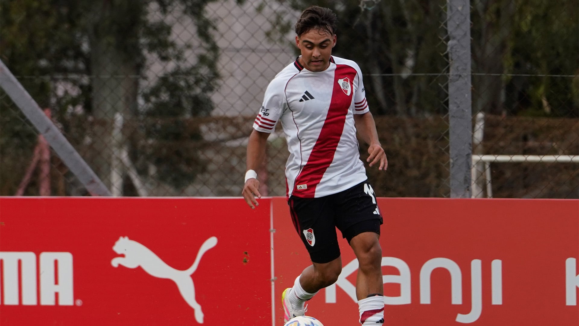Alex Woiski rescindió su contrato tras figurar en la lista de borrados de River Plate