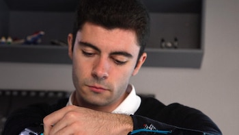 David Aguilar, el joven que creó el primer brazo protésico funcional de LEGO y consiguió un récord Guinness: “Quería verme en el espejo como veía a los demás niños, con dos manos”