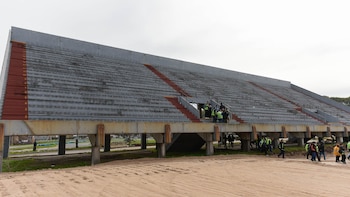 La tribuna de la horquilla será demolida para extender el trazado para una hipotética vuelta de la F1