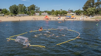 Una cancha flotante en el