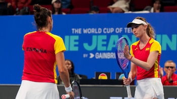 España acaba con Kazajistán en los dobles y se mete en las semifinales de la Billie Jean King
