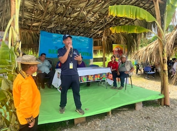 Moradores de la comarca de Madugandí fueron capacitados en el uso de los emanadores espaciales para la prevención de la malaria. (Minsa)