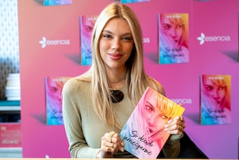 Alejandra Rubio durante la presentación de su primera novela titulada 'Si decido arriesgarme'. (José Oliva / Europa Press)