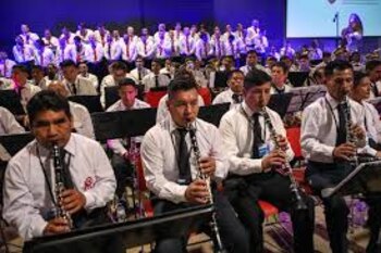 Talleres laborales, programas artísticos y