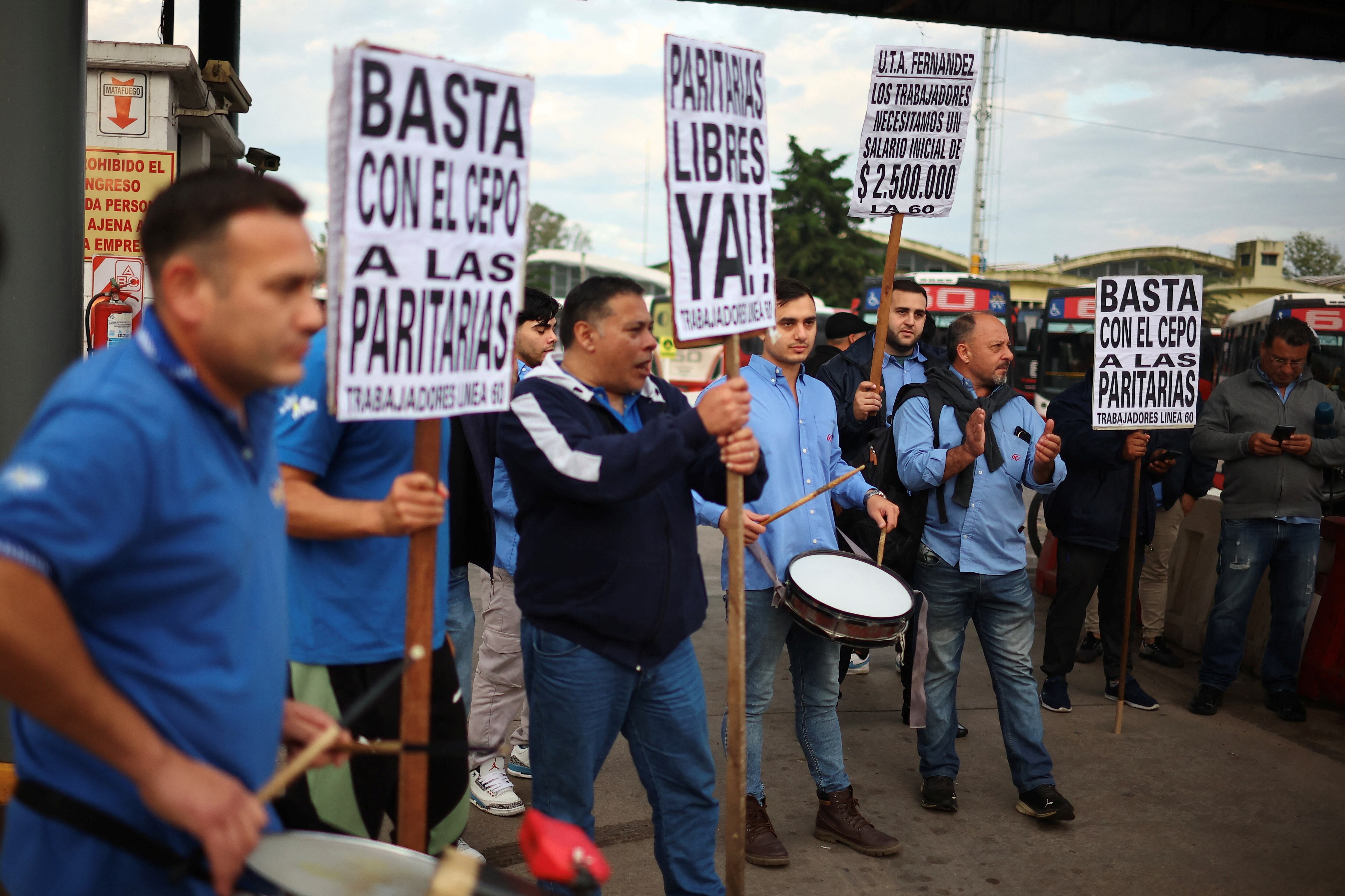 Choferes de colectivos de la UTA, en huelga (REUTERS/Agustin Marcarian)