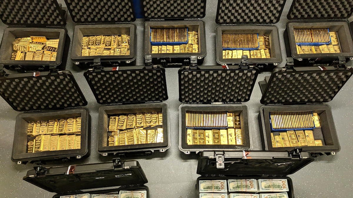 Imagen de la noticia: Un ex agente de la CIA acusado de robar USD 40 millones en lingotes de oro se declaró culpable