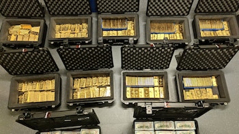 Un ex agente de la CIA acusado de robar USD 40 millones en lingotes de oro se declaró culpable