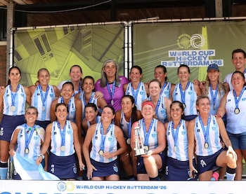 La selección argentina +50 de hockey se consagró bicampeona mundial tras vencer a Inglaterra