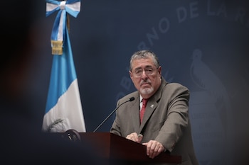 Manejar en estado de ebriedad en Guatemala puede implicar multas, retención de la licencia y un proceso penal, mientras el Gobierno impulsa el lema “Quien conduce, no bebe”.