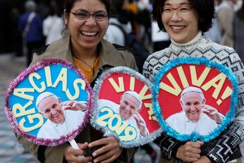 Mujeres durante una misa del