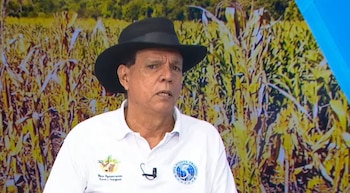Mateo Rendón, coordinador de la Mesa Agropecuaria, durante su intervención en el programa Diálogo 21, donde advirtió sobre las pérdidas agrícolas causadas por la sequía en El Salvador (Cortesía: Diálogo 21).