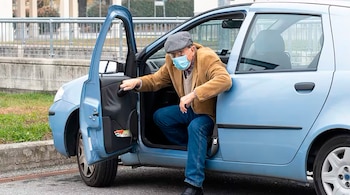 La altura del piso de