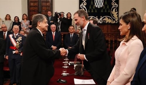 Sergio Ramírez recibió el Premio Cervantes 2017 de literatura de manos del rey de España, Felipe VI (Foto Casa Real de España)