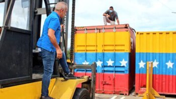 Freddy Bernal aparentando que se